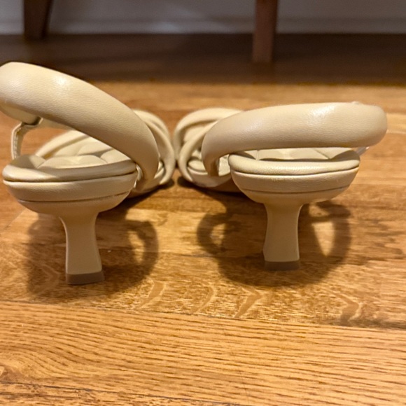 Vince Cream Women's Sandals - Picture 3 of 6